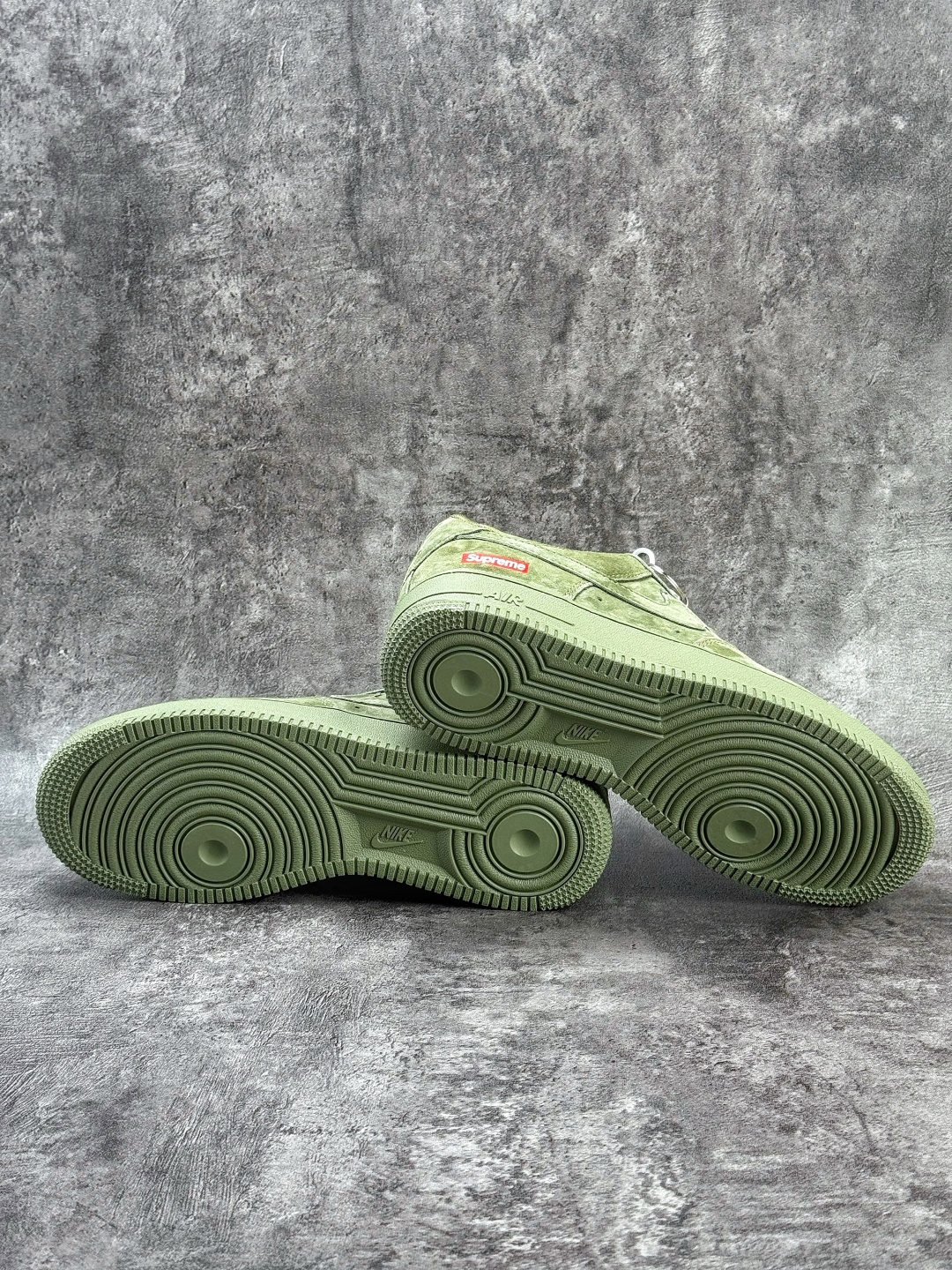 Nike Air Force 1 Low 07 x Supreme 绒面绿 DF0188-117 Nike Air Force 1 Low 07 x Supreme 绒面绿 DF0188-117