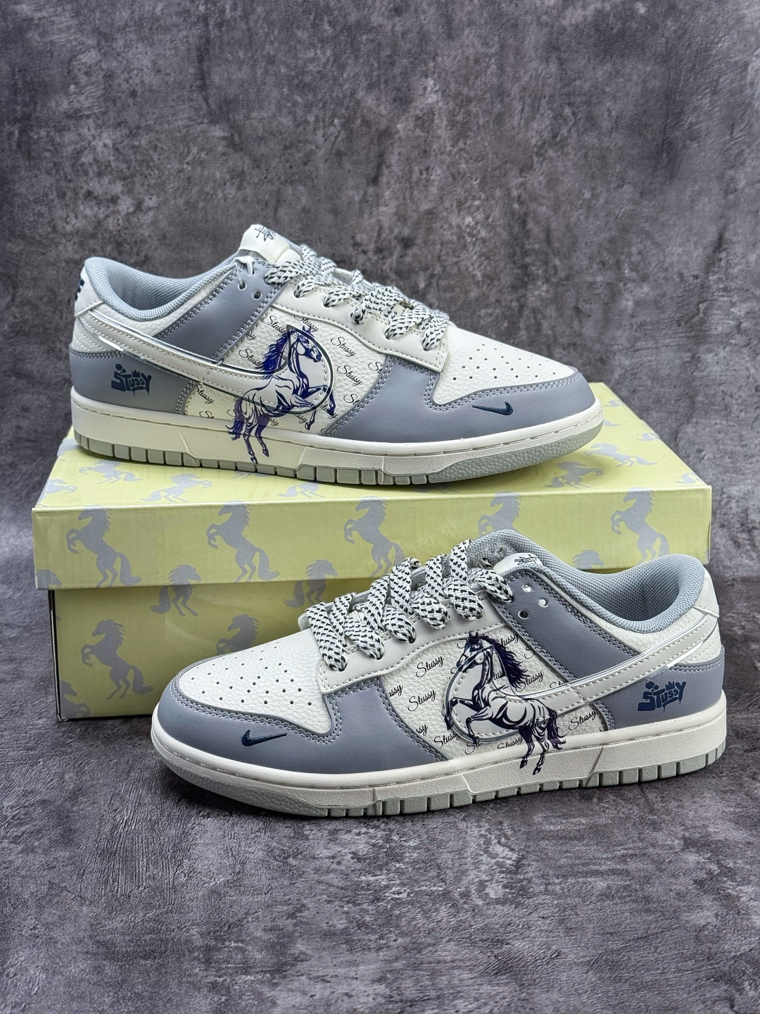 Nike SB Dunk Low x Stussy 马年限定 灰白小勾满天星 SD6888-109 Nike SB Dunk Low x Stussy 马年限定 灰白小勾满天星 SD6888-109