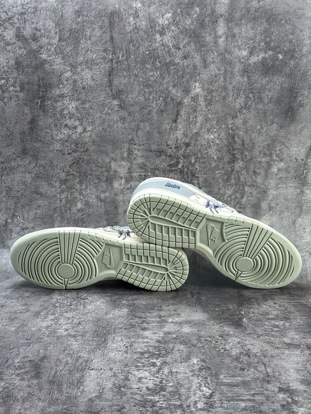 Nike SB Dunk Low x Stussy 马年限定 灰白小勾满天星 SD6888-109 Nike SB Dunk Low x Stussy 马年限定 灰白小勾满天星 SD6888-109