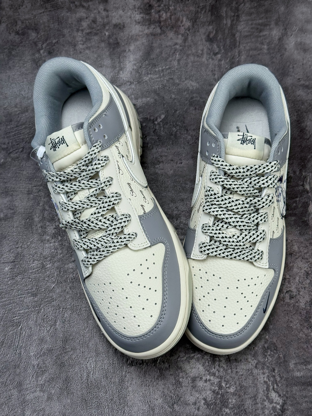 Nike SB Dunk Low x Stussy 马年限定 灰白小勾满天星 SD6888-109 Nike SB Dunk Low x Stussy 马年限定 灰白小勾满天星 SD6888-109
