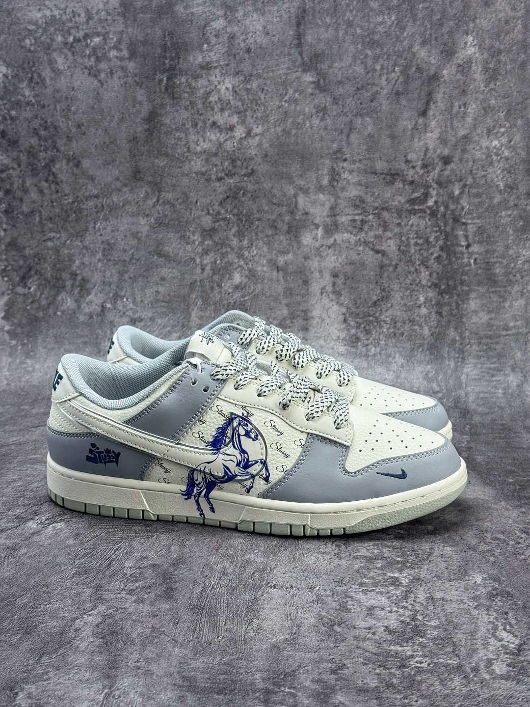 Nike SB Dunk Low x Stussy 马年限定 灰白小勾满天星 SD6888-109 Nike SB Dunk Low x Stussy 马年限定 灰白小勾满天星 SD6888-109