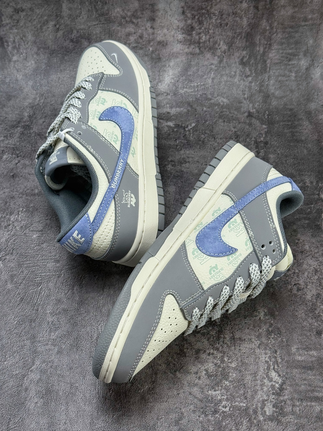 Nike SB Dunk Low x BURBERRY 灰白蓝小勾满天星 JP1628-035 Nike SB Dunk Low x BURBERRY 灰白蓝小勾满天星 JP1628-035