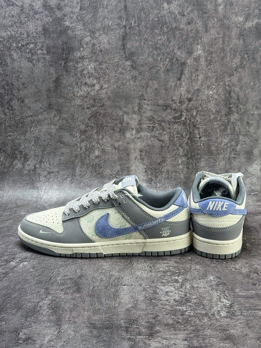 Nike SB Dunk Low x BURBERRY 灰白蓝小勾满天星 JP1628-035 Nike SB Dunk Low x BURBERRY 灰白蓝小勾满天星 JP1628-035
