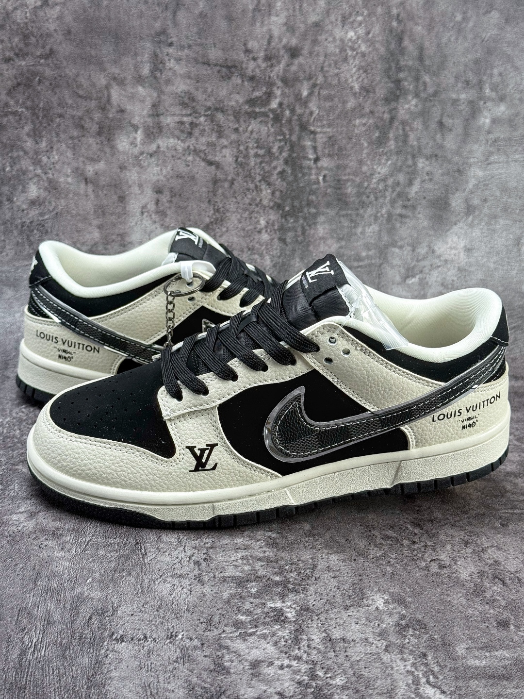Nike SB Dunk Low x Louis Vuitton 白黑 TX1688-004 Nike SB Dunk Low x Louis Vuitton 白黑 TX1688-004