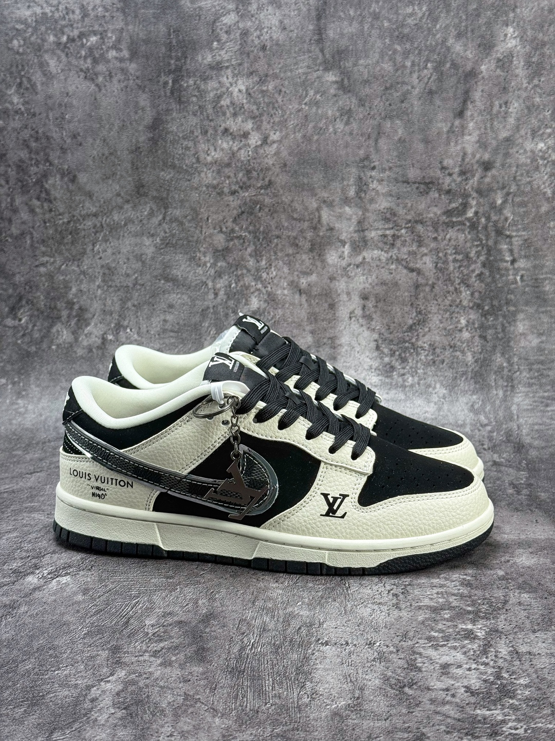 Nike SB Dunk Low x Louis Vuitton 白黑 TX1688-004 Nike SB Dunk Low x Louis Vuitton 白黑 TX1688-004