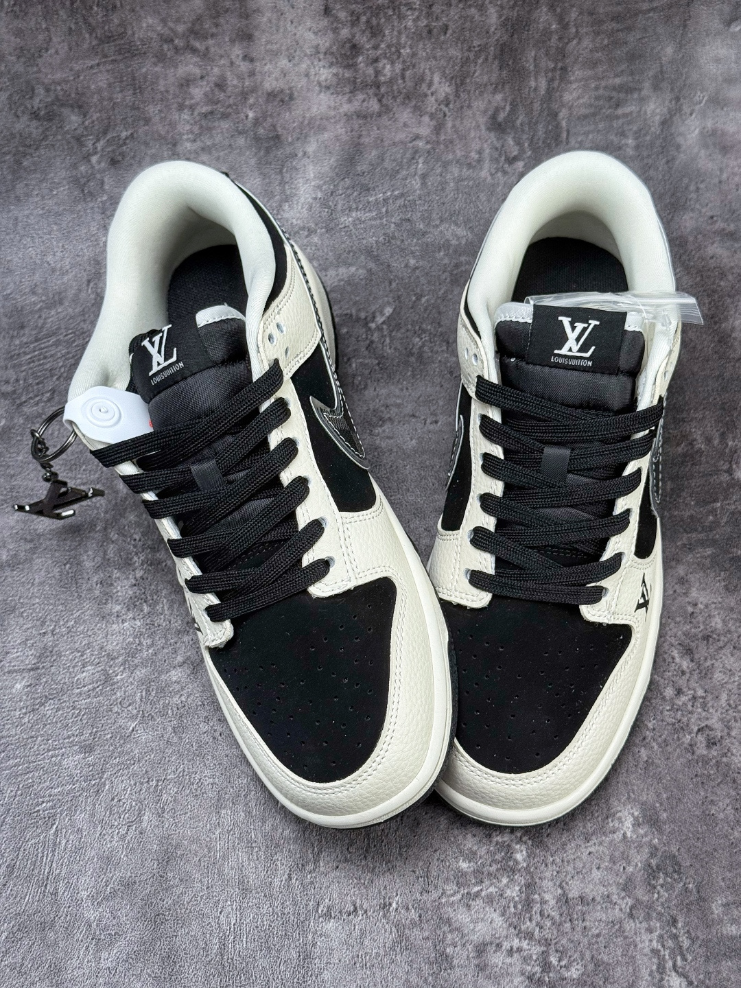 Nike SB Dunk Low x Louis Vuitton 白黑 TX1688-004 Nike SB Dunk Low x Louis Vuitton 白黑 TX1688-004