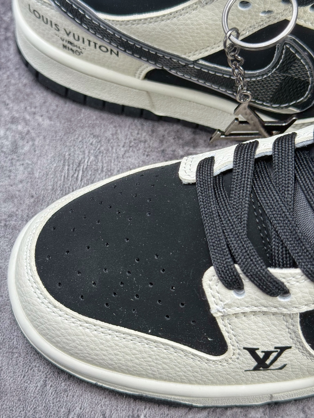 Nike SB Dunk Low x Louis Vuitton 白黑 TX1688-004 Nike SB Dunk Low x Louis Vuitton 白黑 TX1688-004