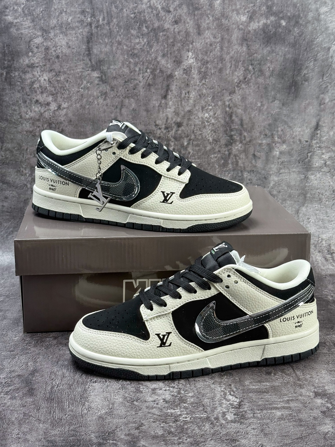 Nike SB Dunk Low x Louis Vuitton 白黑 TX1688-004 Nike SB Dunk Low x Louis Vuitton 白黑 TX1688-004