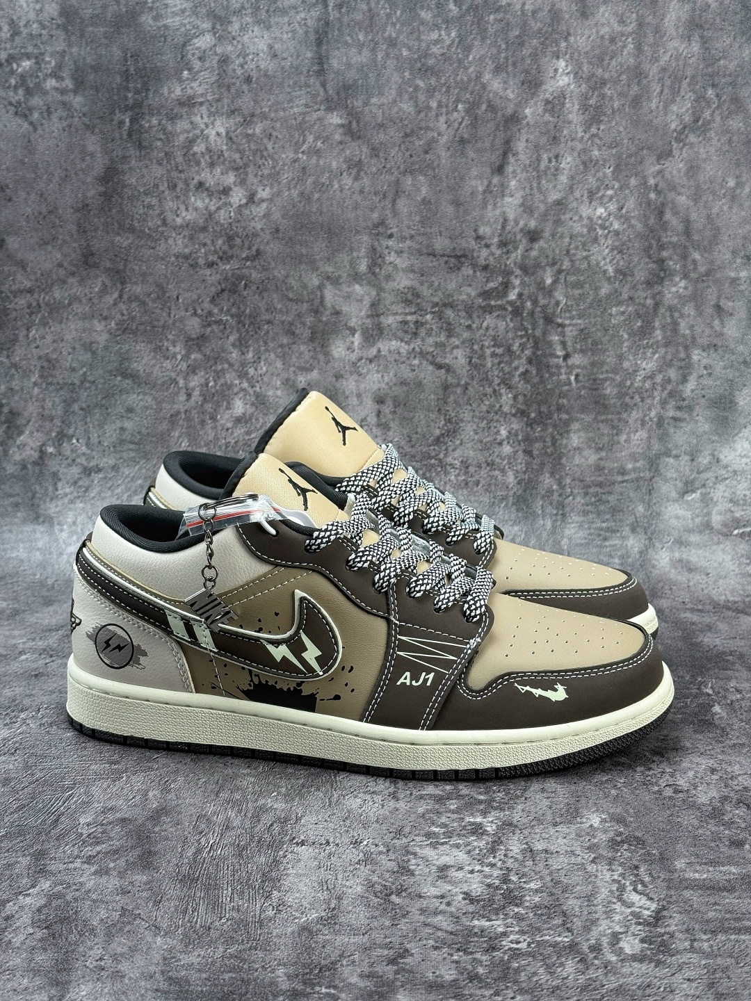 Nike Jordan Air Jordan 1 闪电 咖啡棕小勾满天星 LR8888-018 Nike Jordan Air Jordan 1 闪电 咖啡棕小勾满天星 LR8888-018