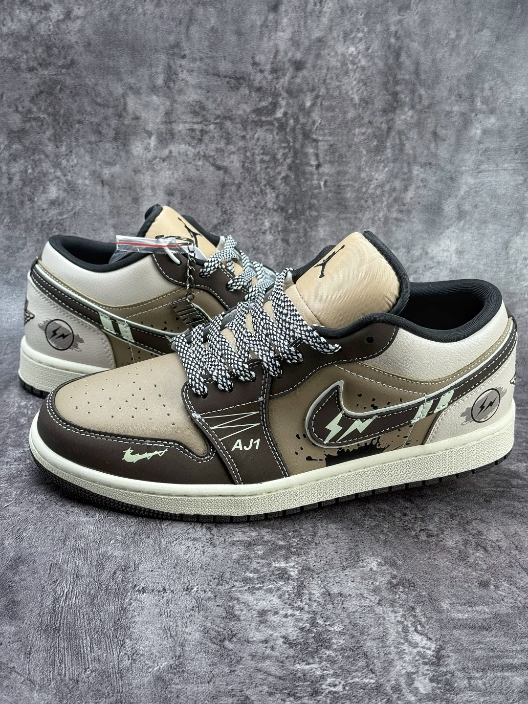 Nike Jordan Air Jordan 1 闪电 咖啡棕小勾满天星 LR8888-018 Nike Jordan Air Jordan 1 闪电 咖啡棕小勾满天星 LR8888-018