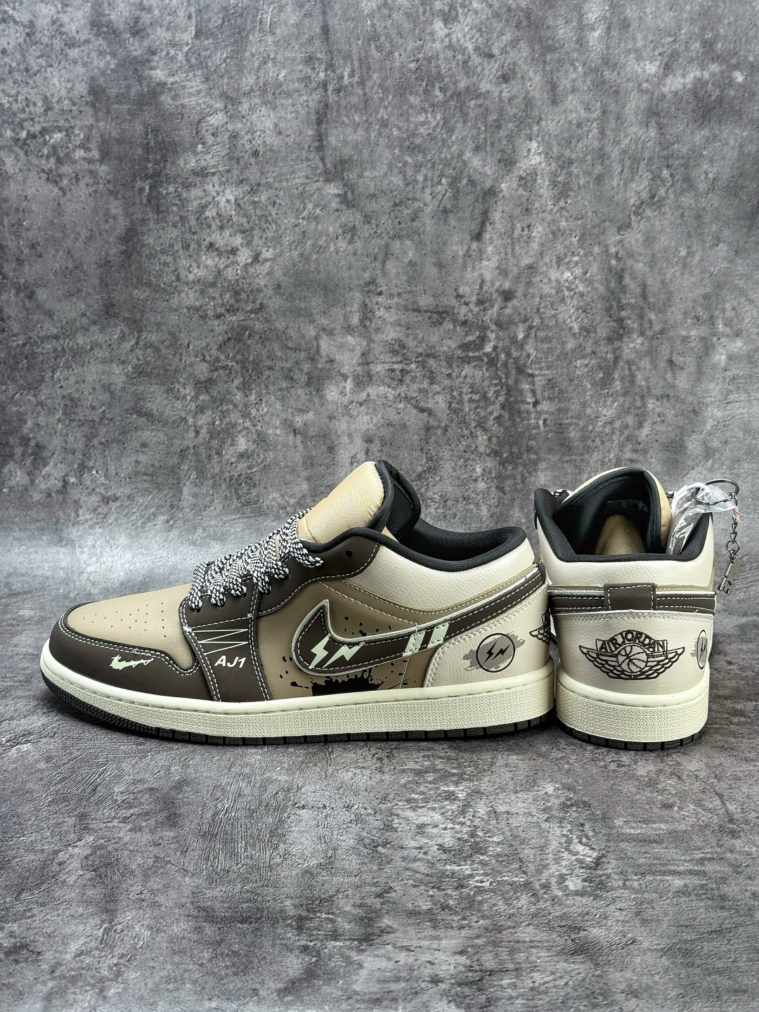 Nike Jordan Air Jordan 1 闪电 咖啡棕小勾满天星 LR8888-018 Nike Jordan Air Jordan 1 闪电 咖啡棕小勾满天星 LR8888-018