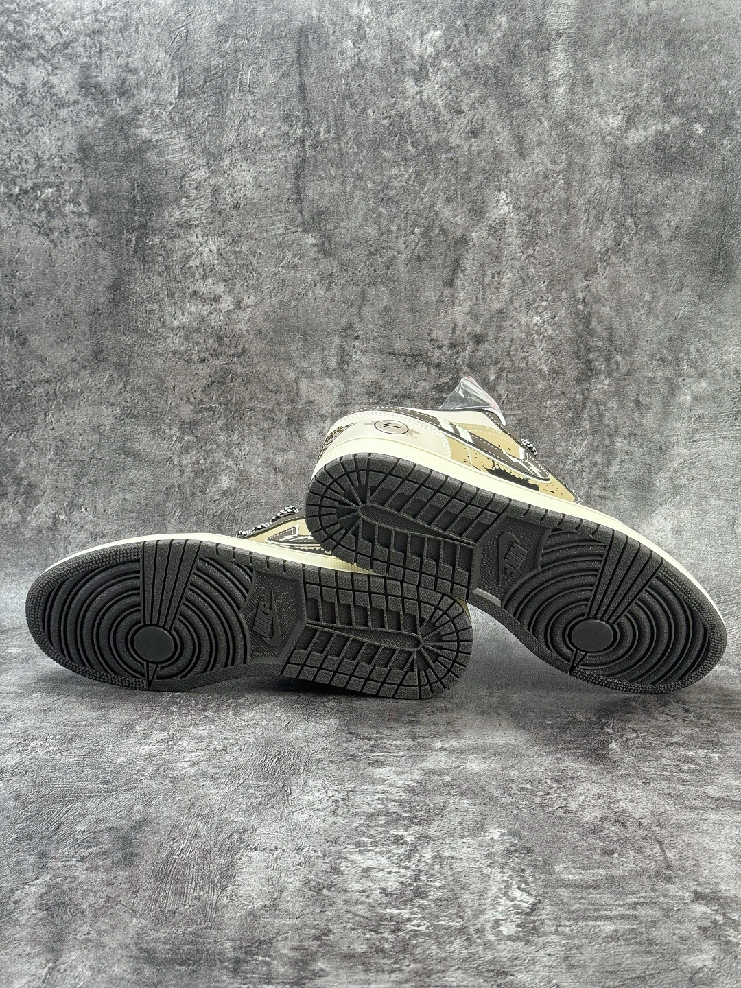 Nike Jordan Air Jordan 1 闪电 咖啡棕小勾满天星 LR8888-018 Nike Jordan Air Jordan 1 闪电 咖啡棕小勾满天星 LR8888-018