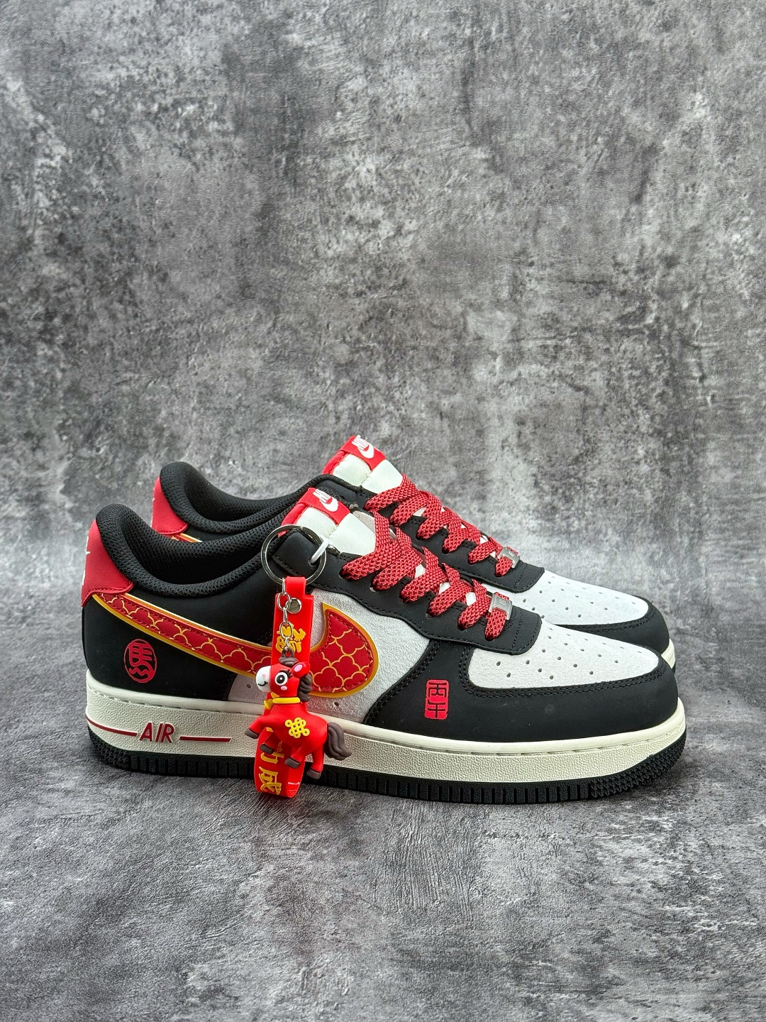 Nike Air Force 1 Low 07 马年限定 黑白红满天星 HT5088-612