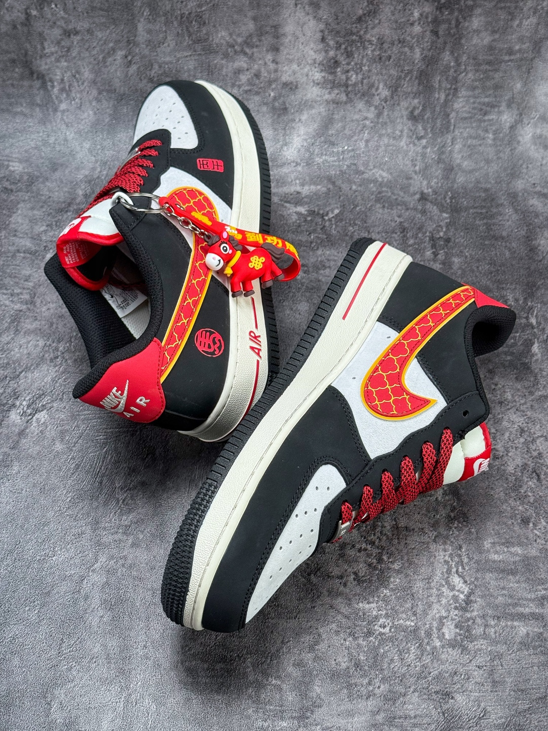 Nike Air Force 1 Low 07 马年限定 黑白红满天星 HT5088-612