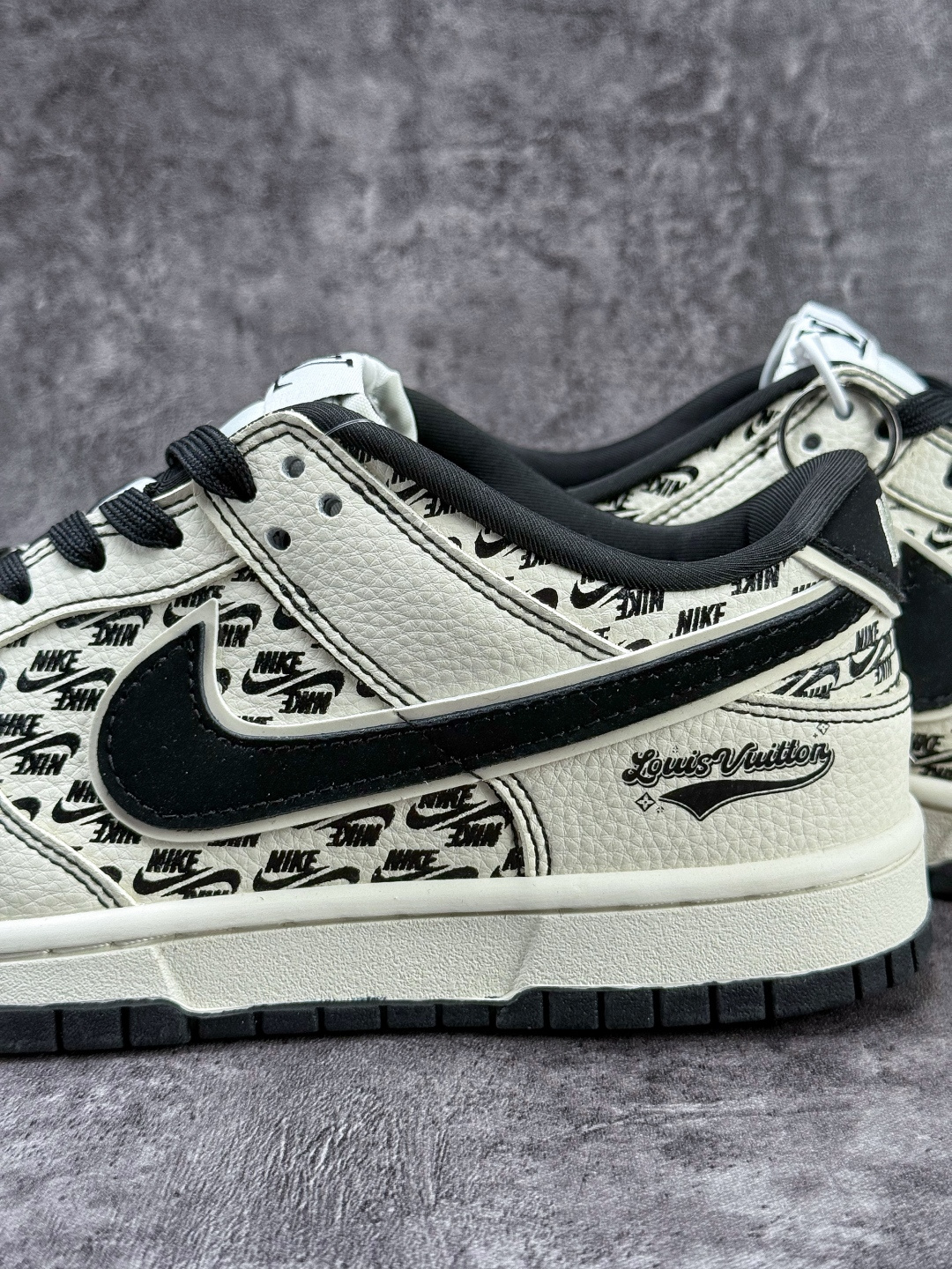 Nike SB Dunk Low x Louis Vuitton 白黑小勾 MN1688-103