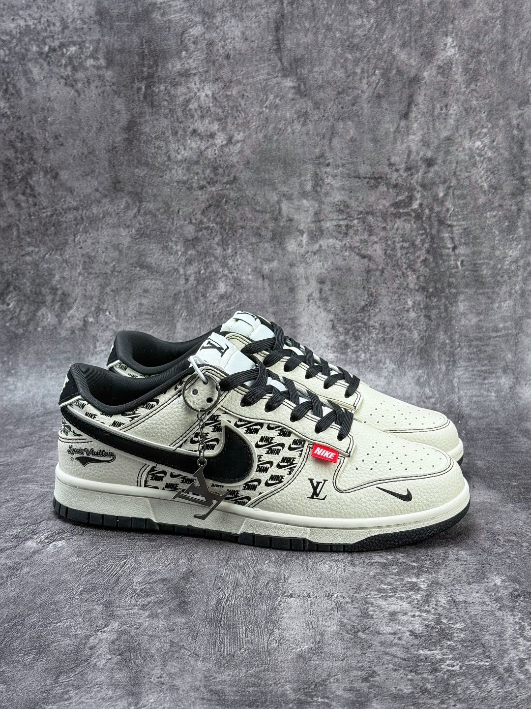 Nike SB Dunk Low x Louis Vuitton 白黑小勾 MN1688-103