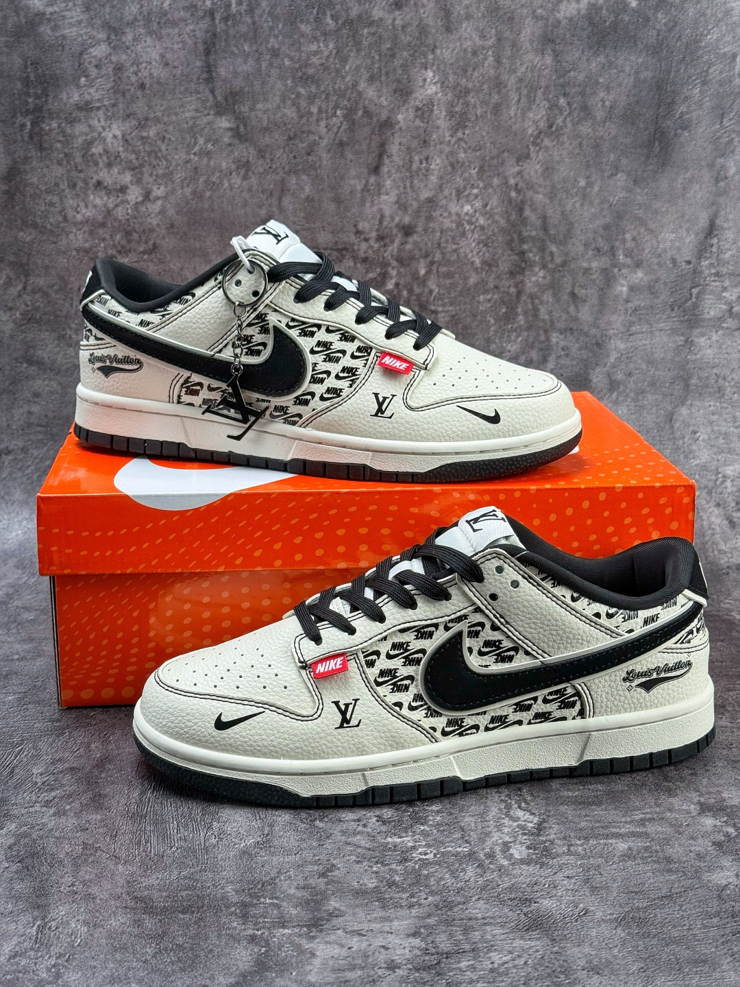 Nike SB Dunk Low x Louis Vuitton 白黑小勾 MN1688-103