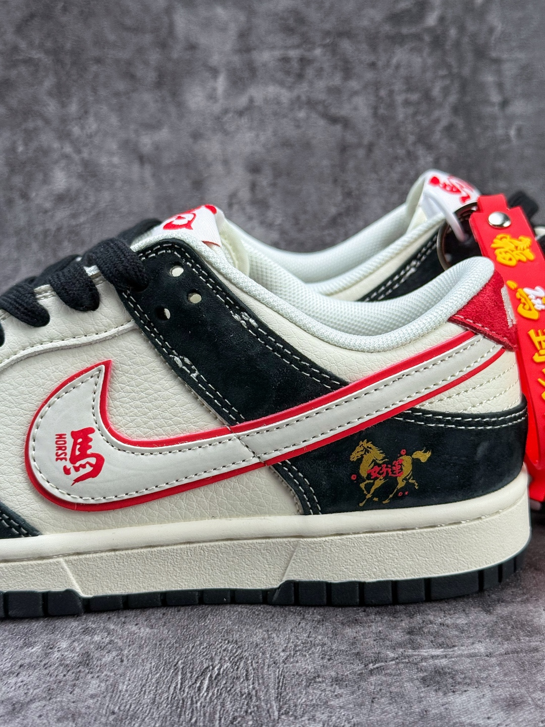 Nike SB Dunk Low 马年限定 黑白红 FC1688-259
