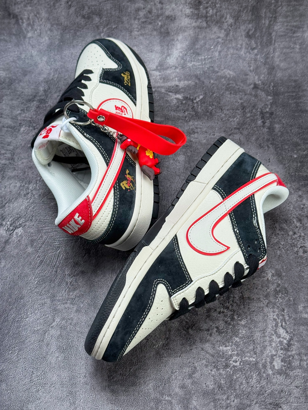 Nike SB Dunk Low 马年限定 黑白红 FC1688-259