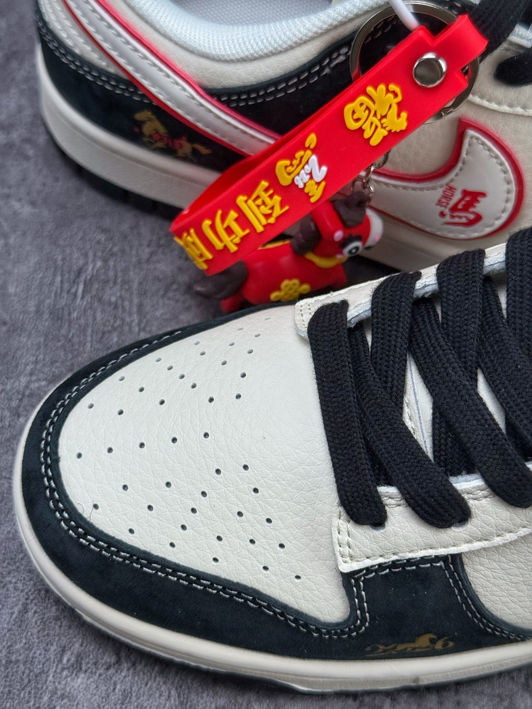 Nike SB Dunk Low 马年限定 黑白红 FC1688-259