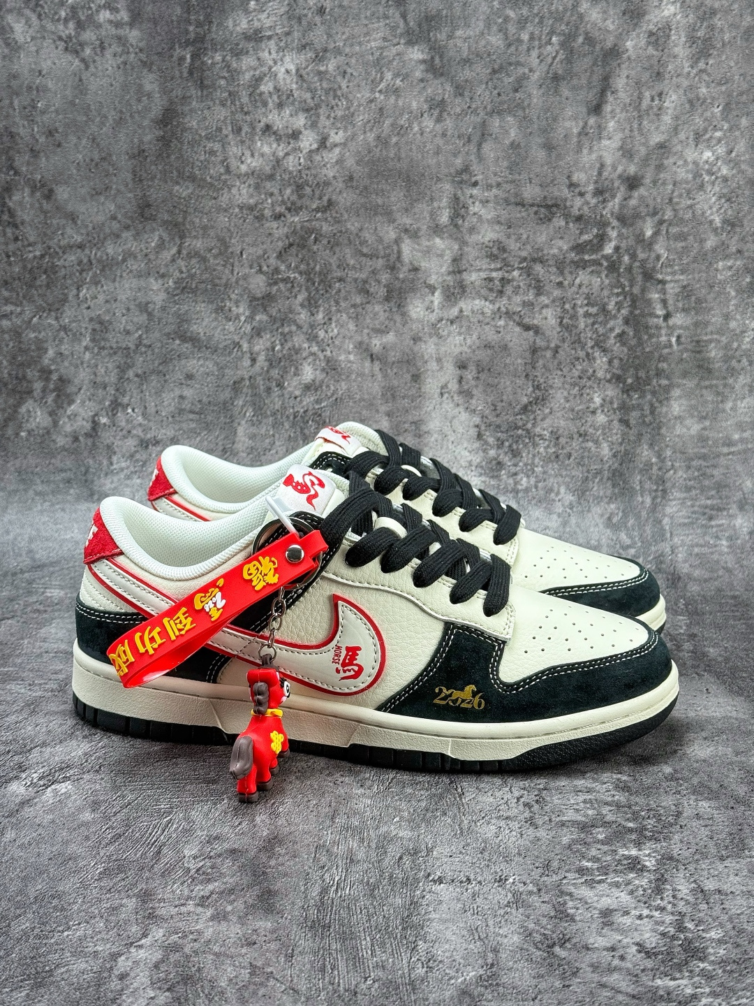 Nike SB Dunk Low 马年限定 黑白红 FC1688-259
