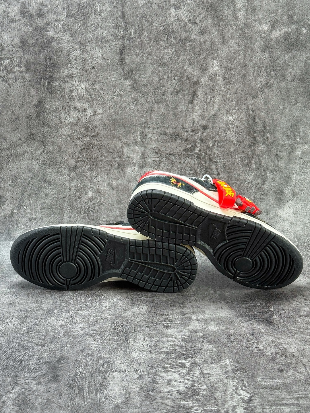 Nike SB Dunk Low 马年限定 黑白红 FC1688-259