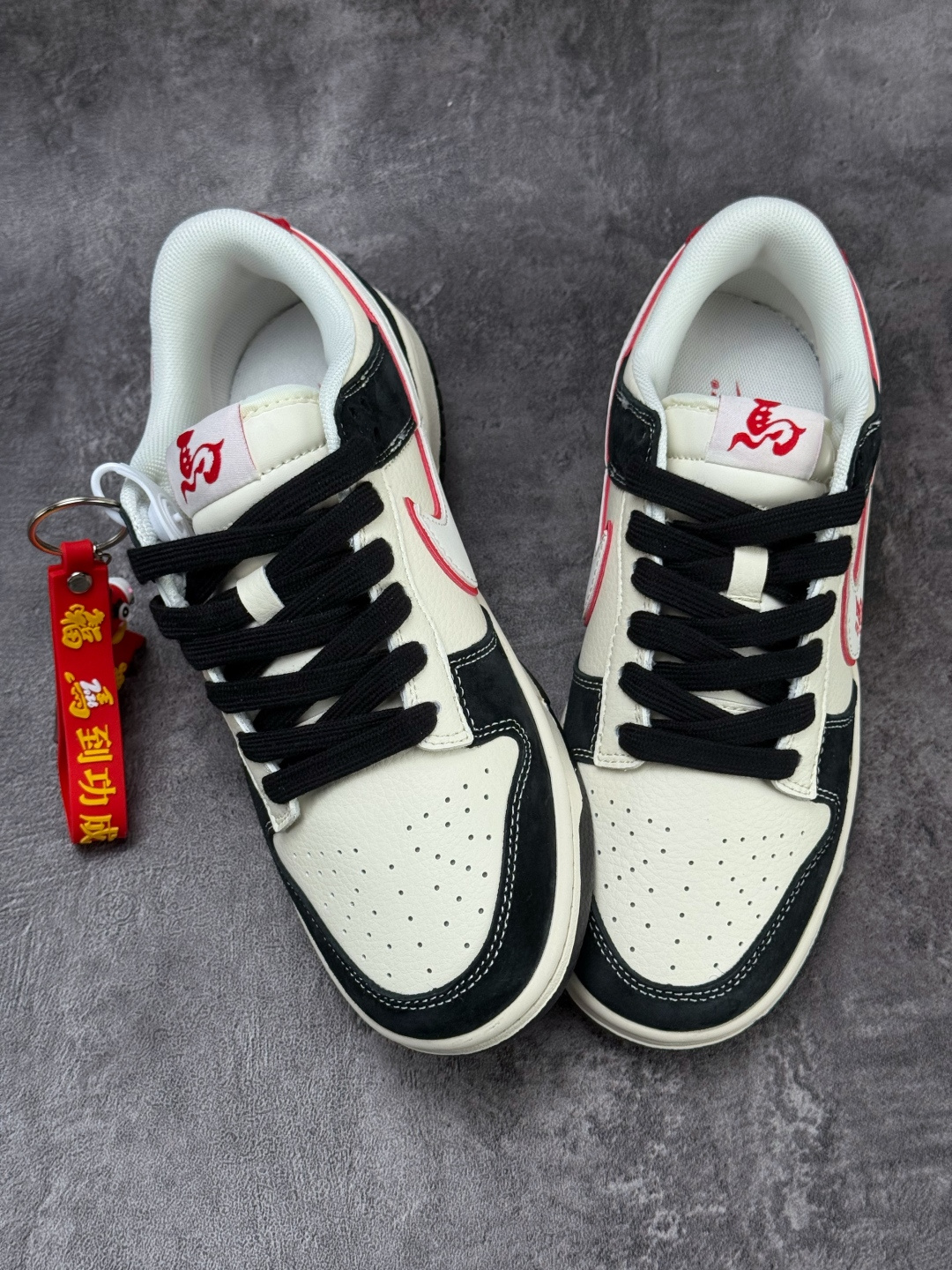 Nike SB Dunk Low 马年限定 黑白红 FC1688-259