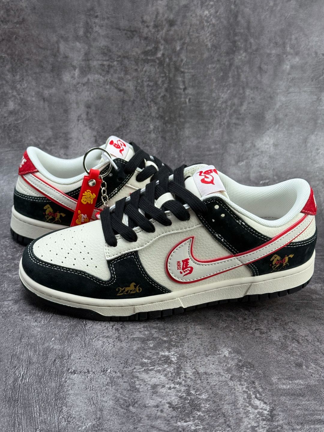 Nike SB Dunk Low 马年限定 黑白红 FC1688-259