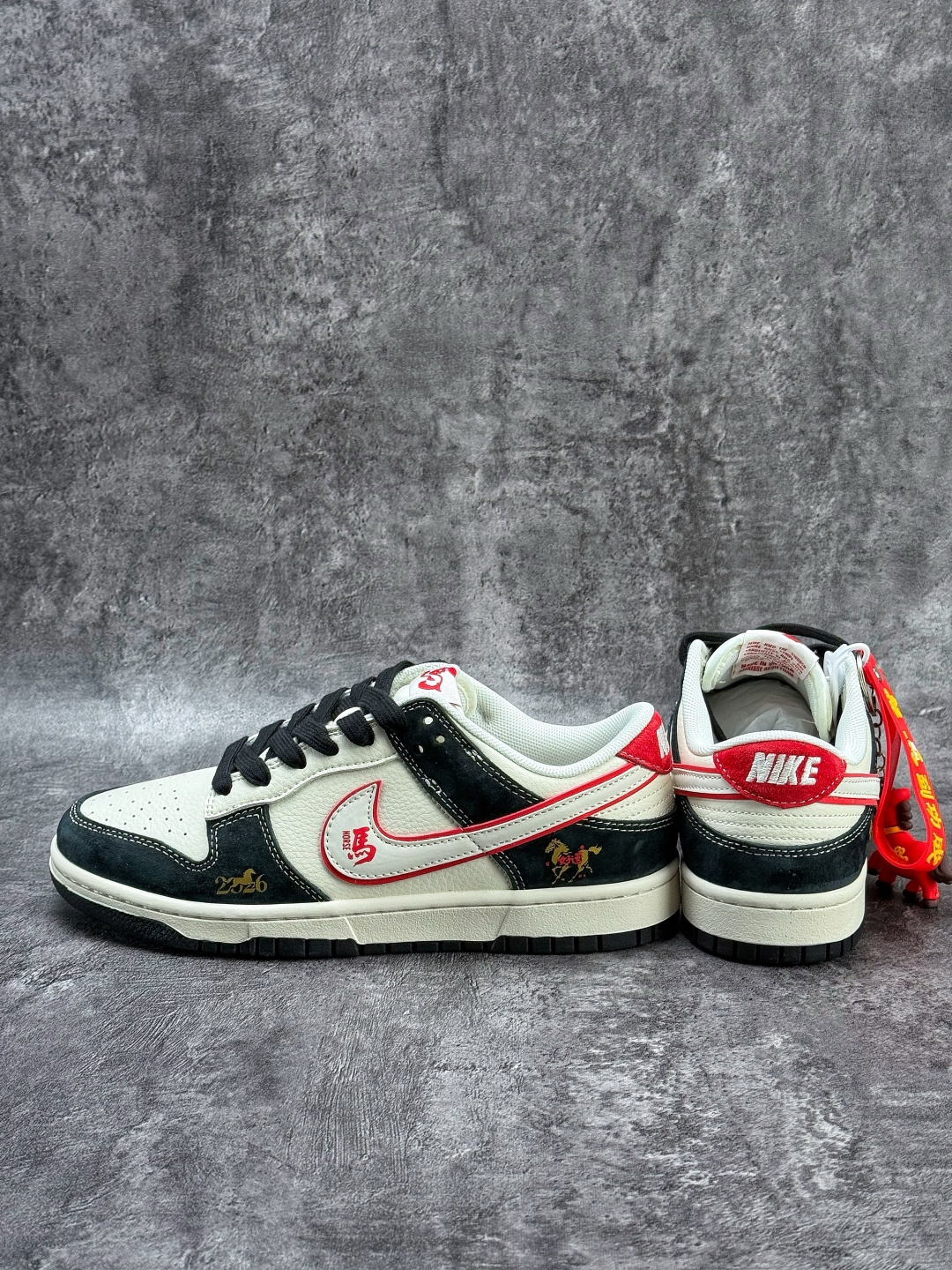 Nike SB Dunk Low 马年限定 黑白红 FC1688-259