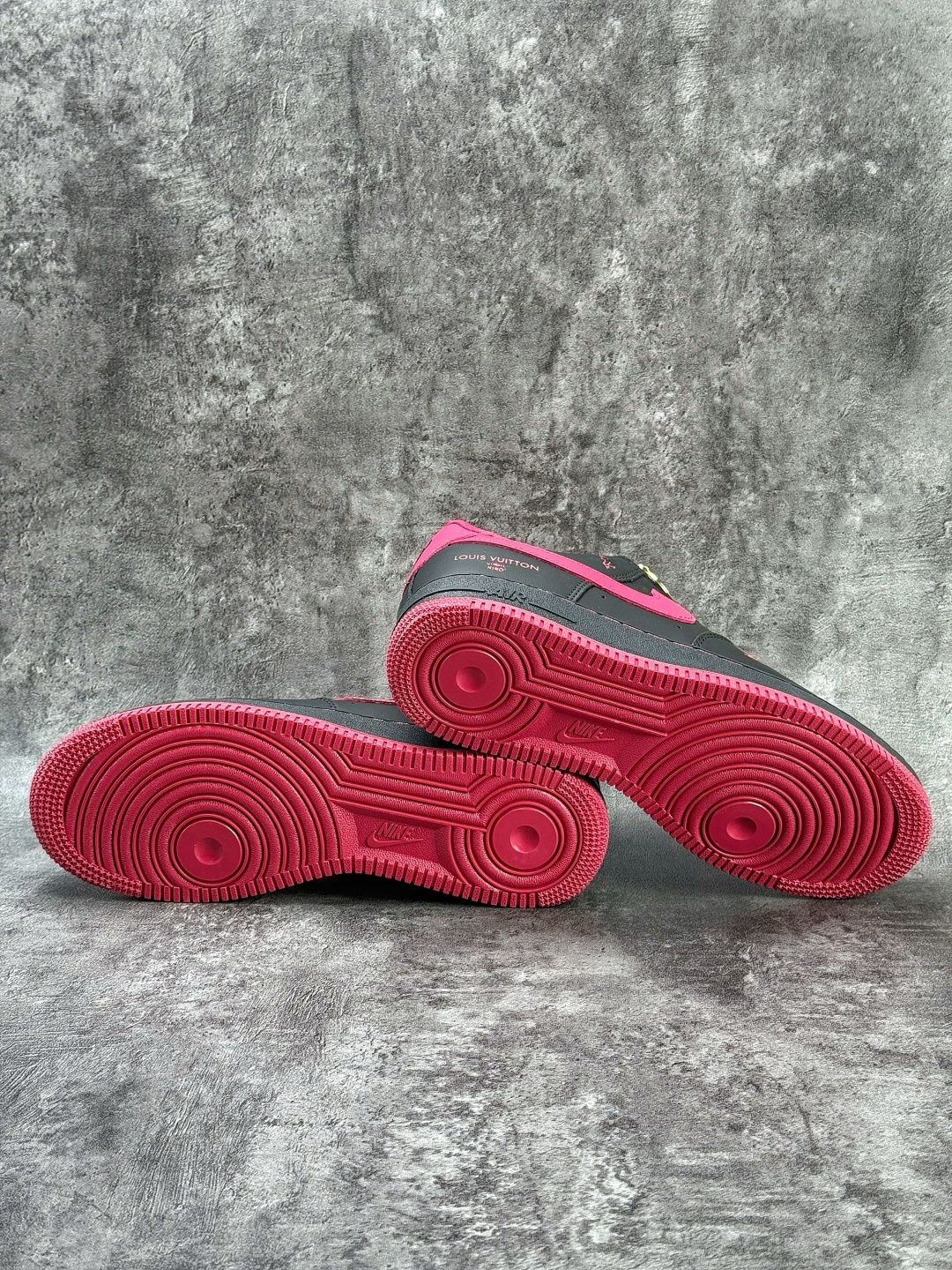 Nike Air Force 1 Low 07 x Louis Vuitton 黑红 FV3694-102