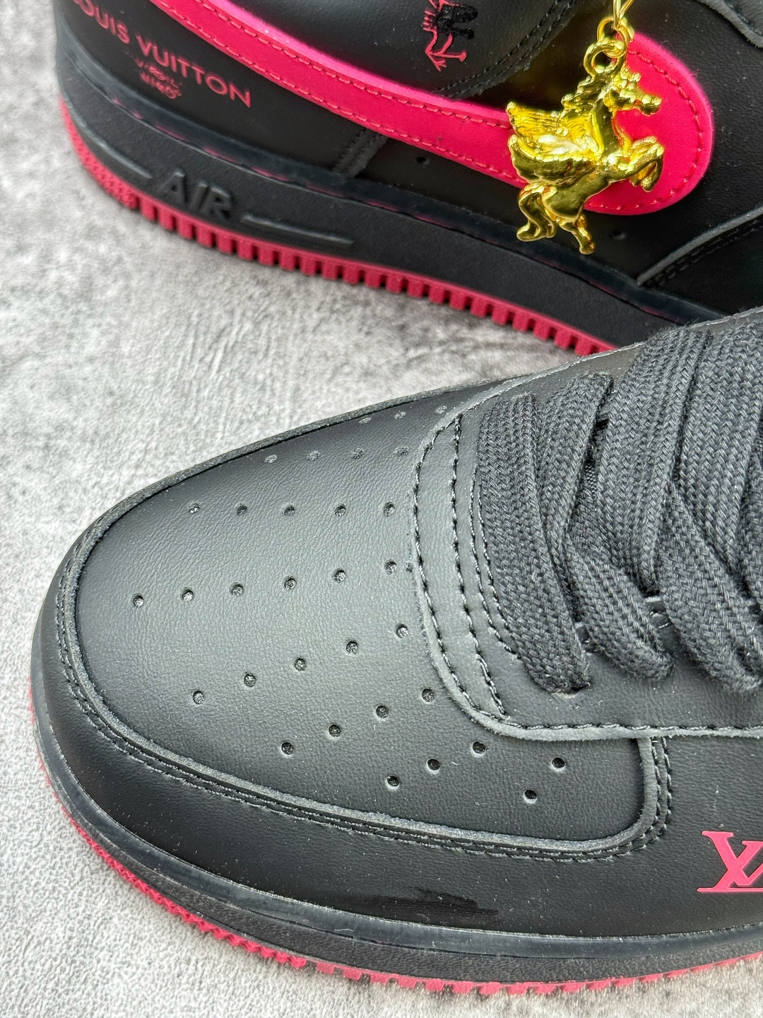 Nike Air Force 1 Low 07 x Louis Vuitton 黑红 FV3694-102