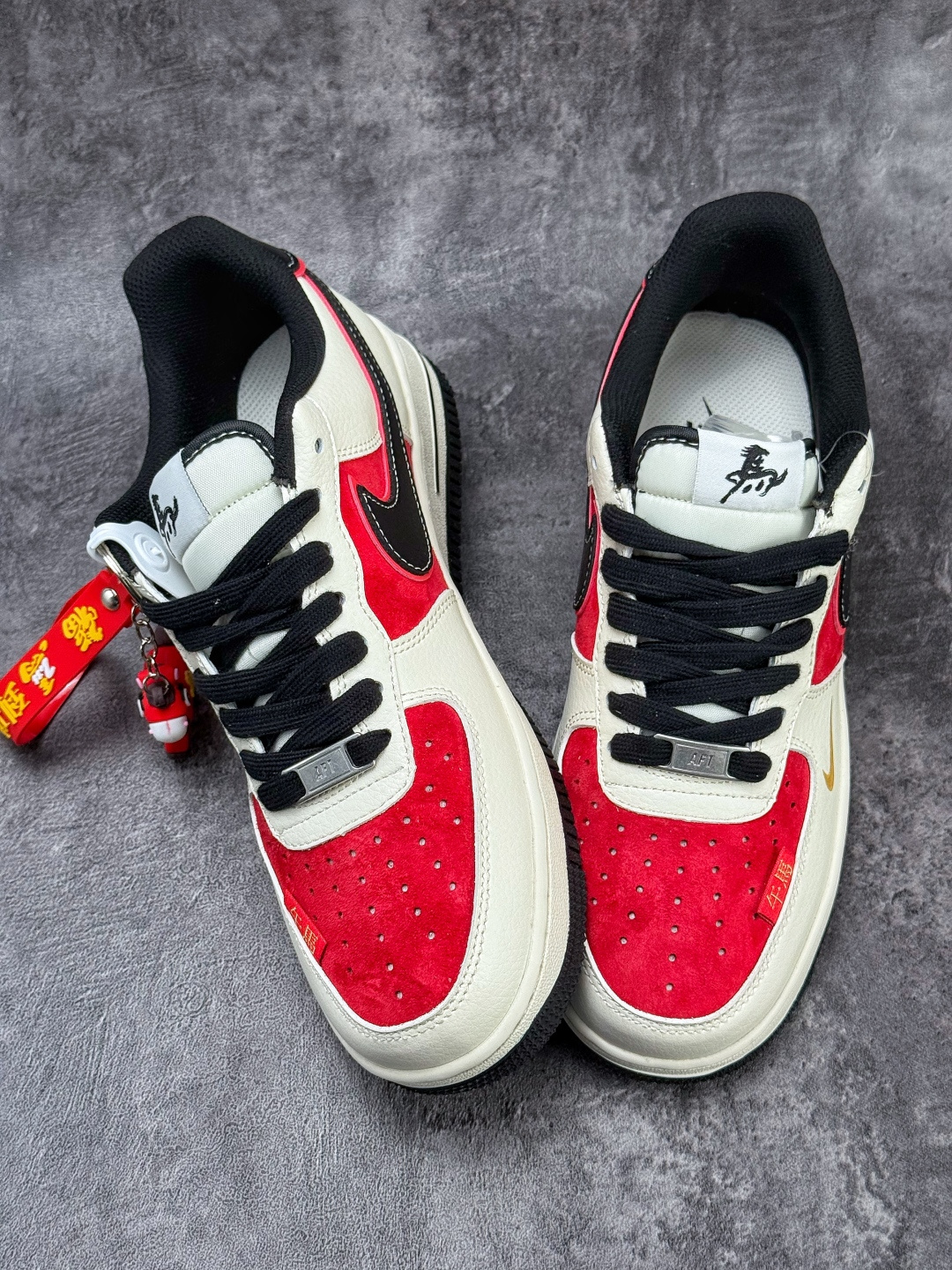 Nike Air Force 1 Low 07 马年限定 白红黑小勾 HT5088-616