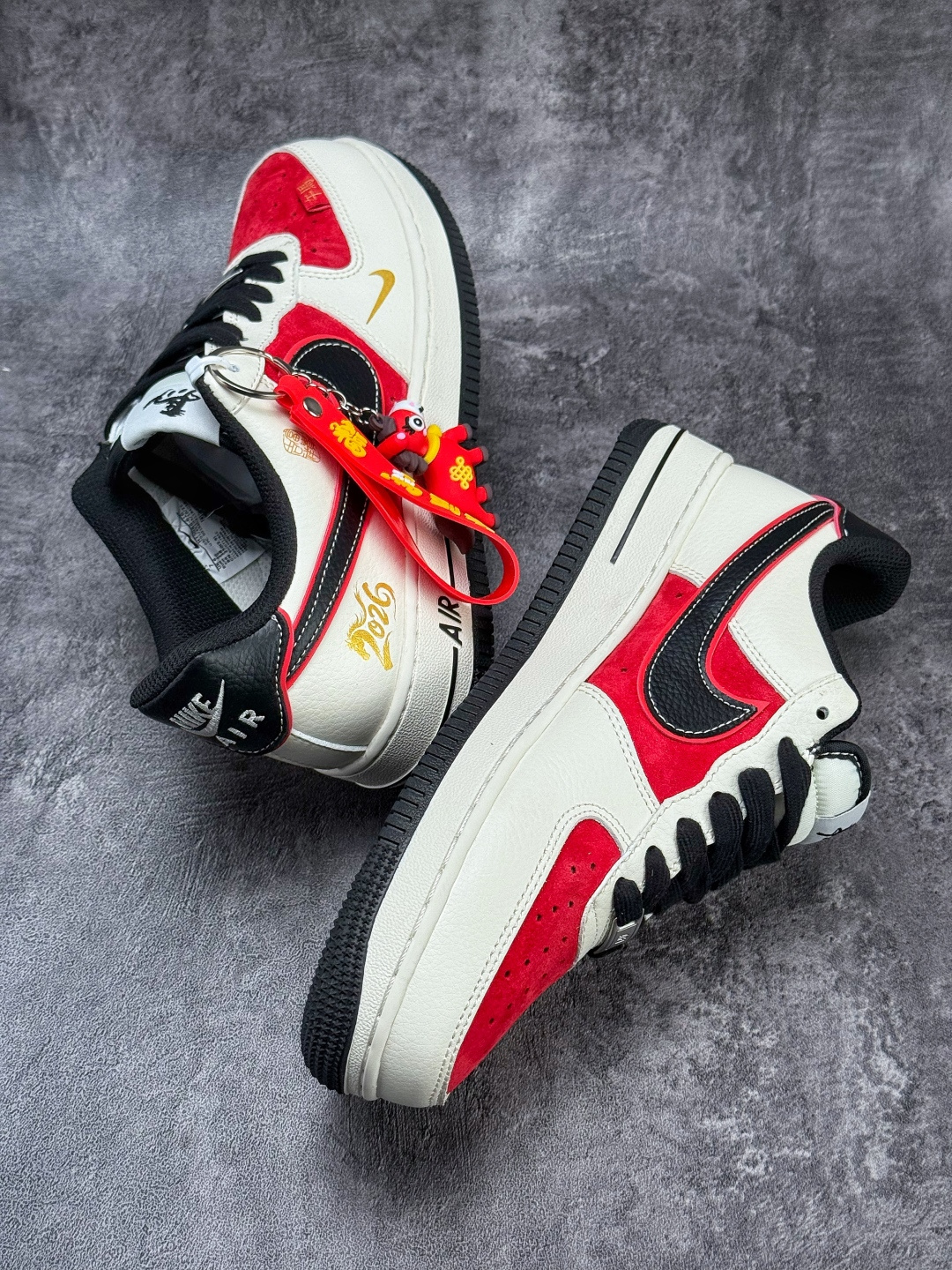 Nike Air Force 1 Low 07 马年限定 白红黑小勾 HT5088-616