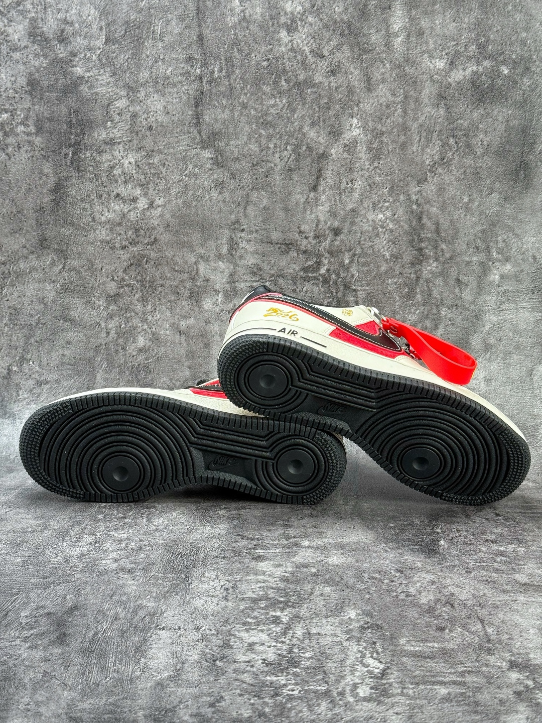 Nike Air Force 1 Low 07 马年限定 白红黑小勾 HT5088-616