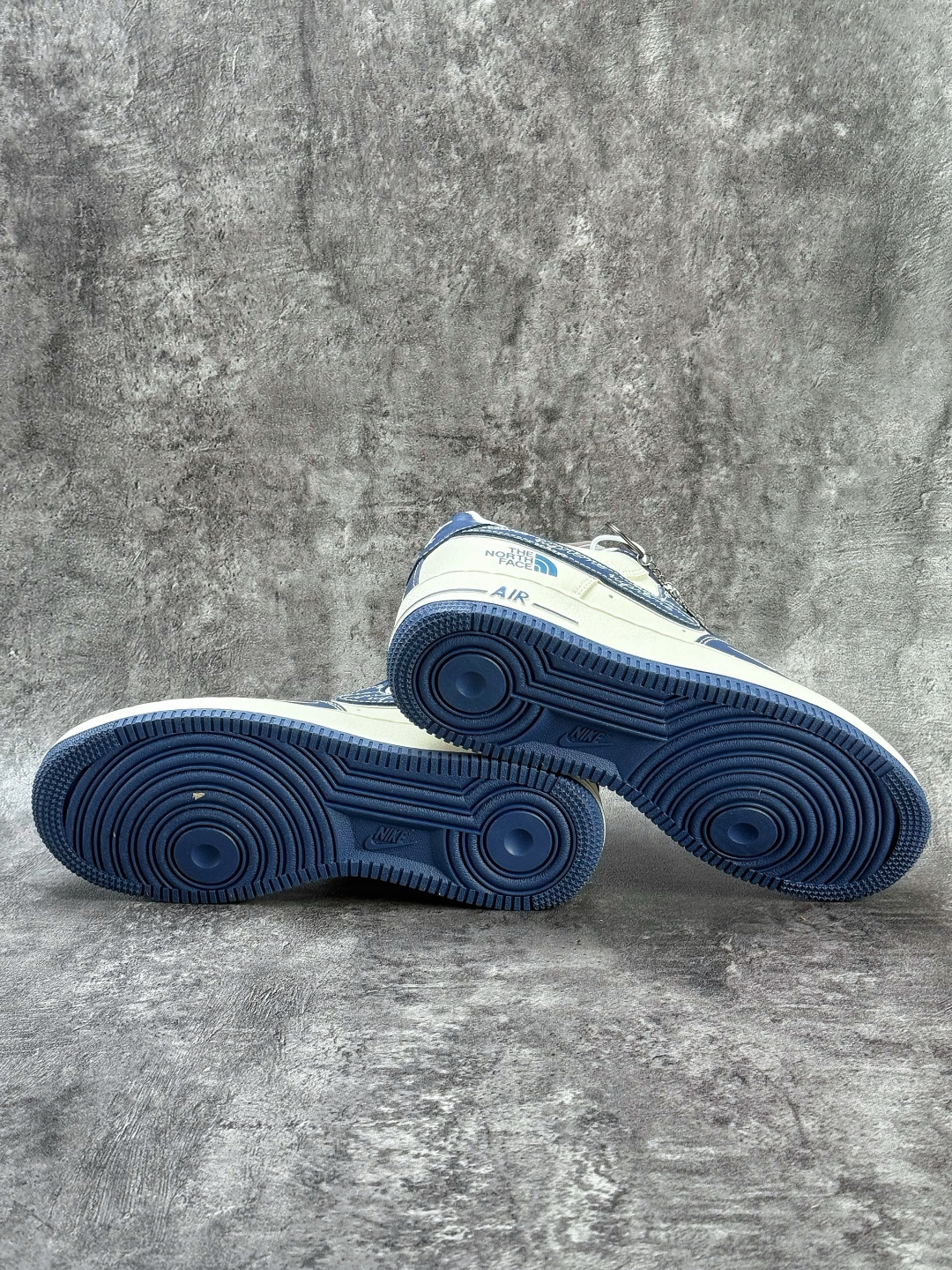 Nike Air Force 1 Low 07 x The North Face 蓝白小勾满天星 XL1982-333