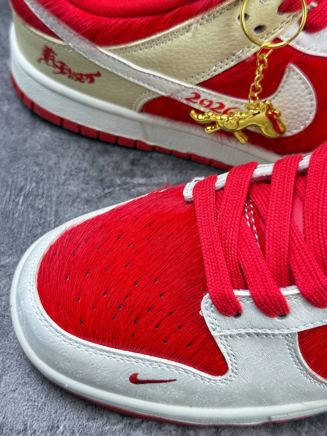 NIKE SB Dunk Low RETRO 马年限定 白红小勾 DS6608-020-Top High Quatity Cheap Sneakers Fashion Clothing Clothes Bags handbags Shoes of all Brand wholesale With The best Quality And Beautiful Price from China Factory Chinese suppliers wholesaler seller NIKE SB Dunk Low RETRO 马年限定 白红小勾 DS6608-020
