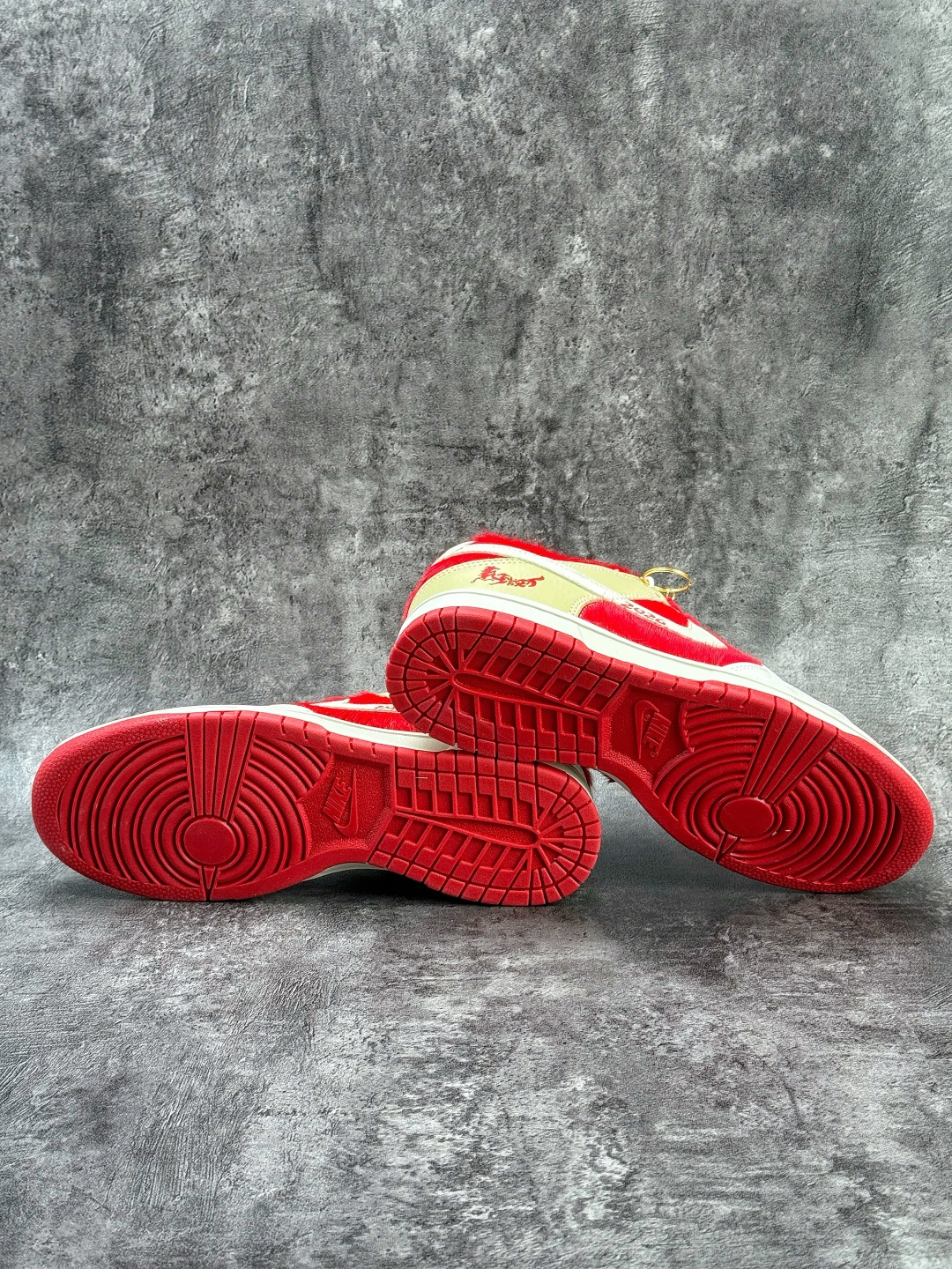 NIKE SB Dunk Low RETRO 马年限定 白红小勾 DS6608-020-Top High Quatity Cheap Sneakers Fashion Clothing Clothes Bags handbags Shoes of all Brand wholesale With The best Quality And Beautiful Price from China Factory Chinese suppliers wholesaler seller NIKE SB Dunk Low RETRO 马年限定 白红小勾 DS6608-020