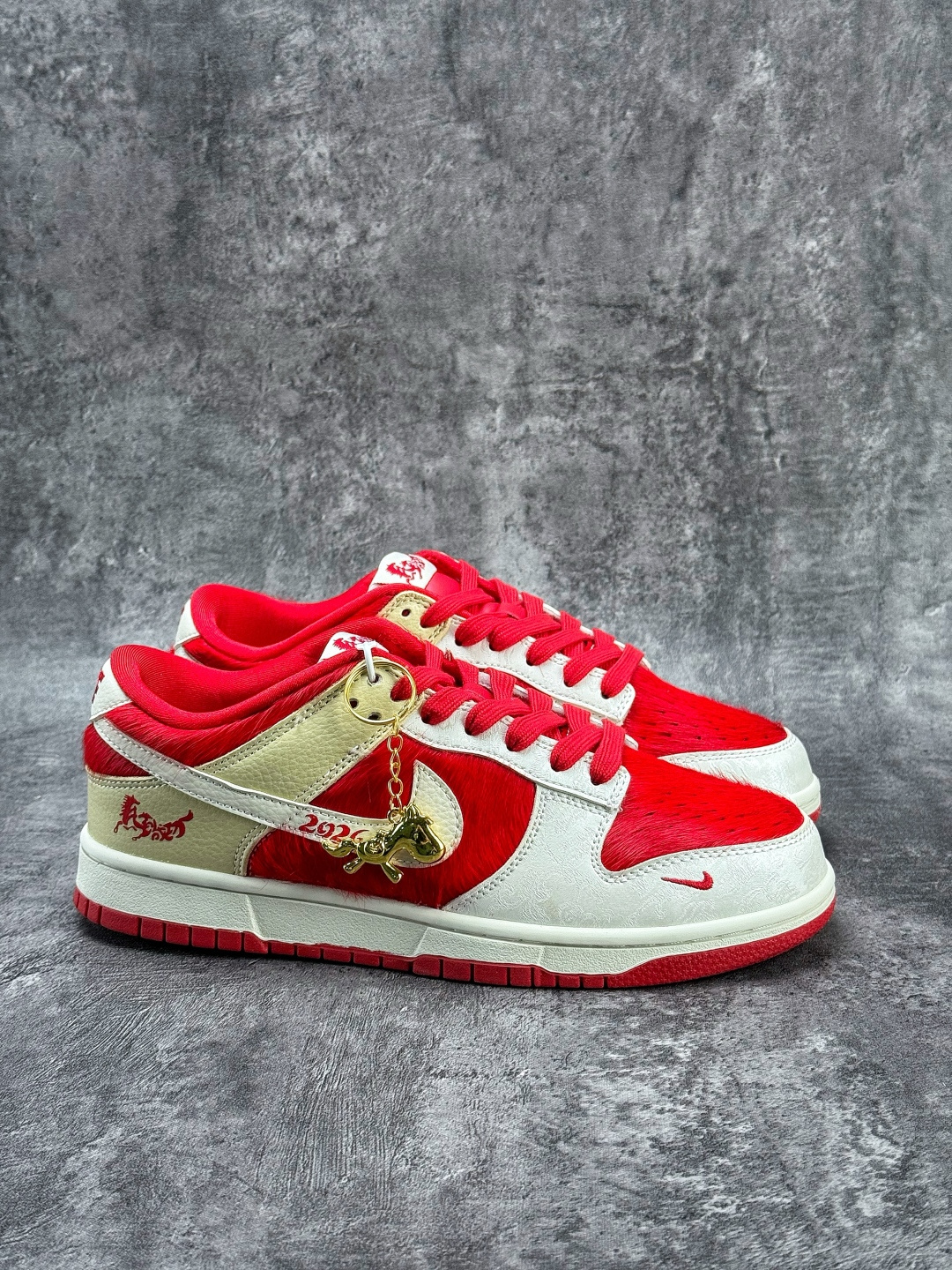 NIKE SB Dunk Low RETRO 马年限定 白红小勾 DS6608-020-Top High Quatity Cheap Sneakers Fashion Clothing Clothes Bags handbags Shoes of all Brand wholesale With The best Quality And Beautiful Price from China Factory Chinese suppliers wholesaler seller NIKE SB Dunk Low RETRO 马年限定 白红小勾 DS6608-020