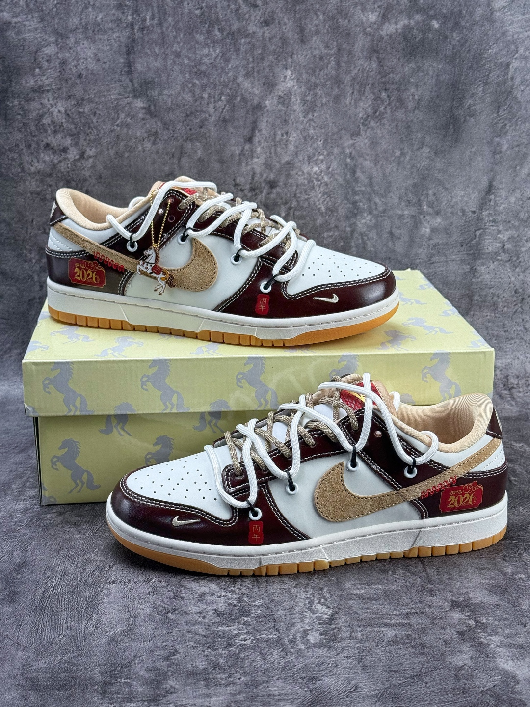 Nike SB Dunk Low 马年限定 棕白小勾 YS506-C90-High Quatity Cheap Brand wholesale wholesaler seller Clothes Bags handbags Sneakers Top Fashion Clothing Shoes from China Factory Chinese suppliers best Quality Beautiful Price Nike SB Dunk Low 马年限定 棕白小勾 YS506-C90