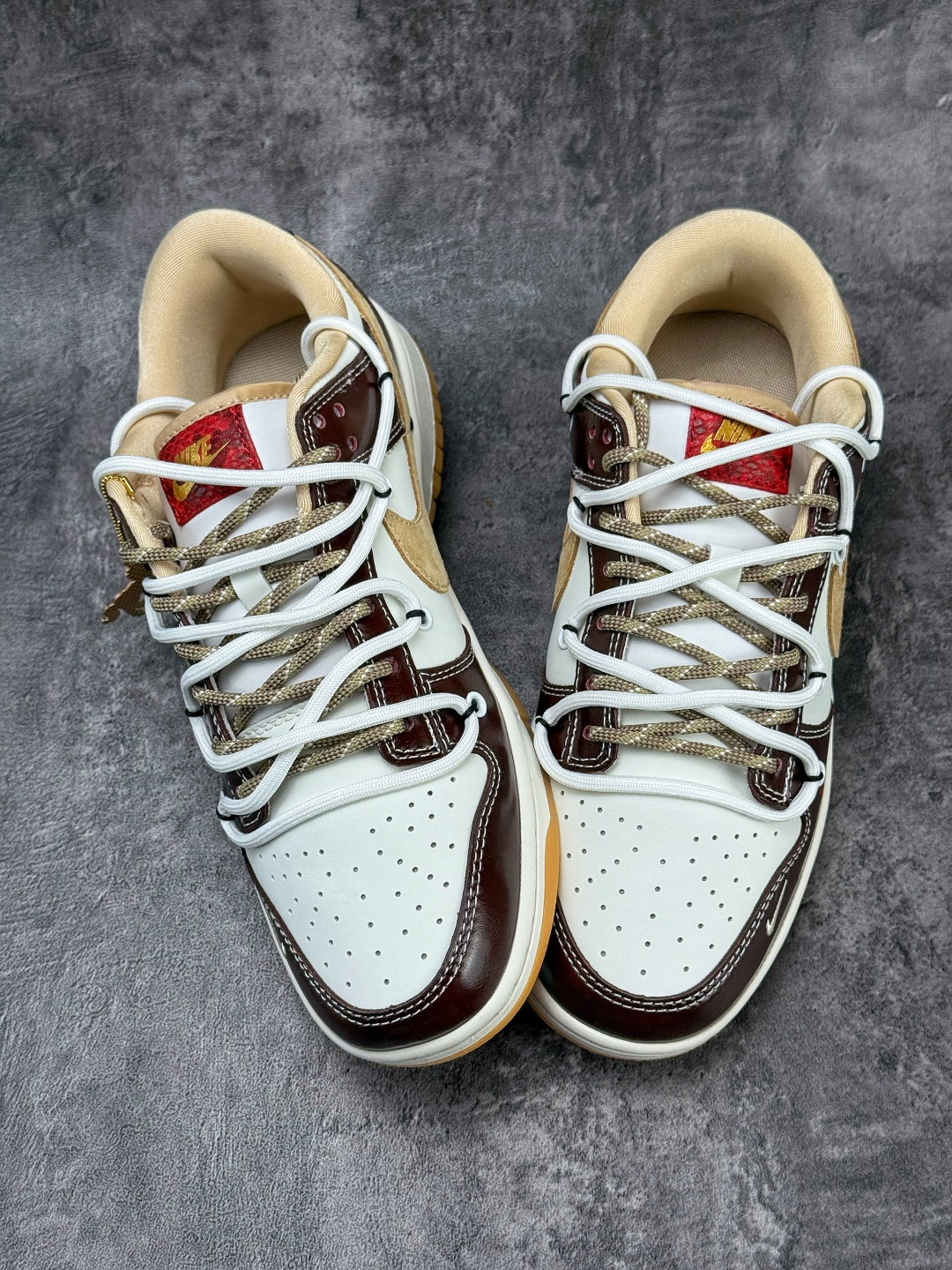 Nike SB Dunk Low 马年限定 棕白小勾 YS506-C90-High Quatity Cheap Brand wholesale wholesaler seller Clothes Bags handbags Sneakers Top Fashion Clothing Shoes from China Factory Chinese suppliers best Quality Beautiful Price Nike SB Dunk Low 马年限定 棕白小勾 YS506-C90
