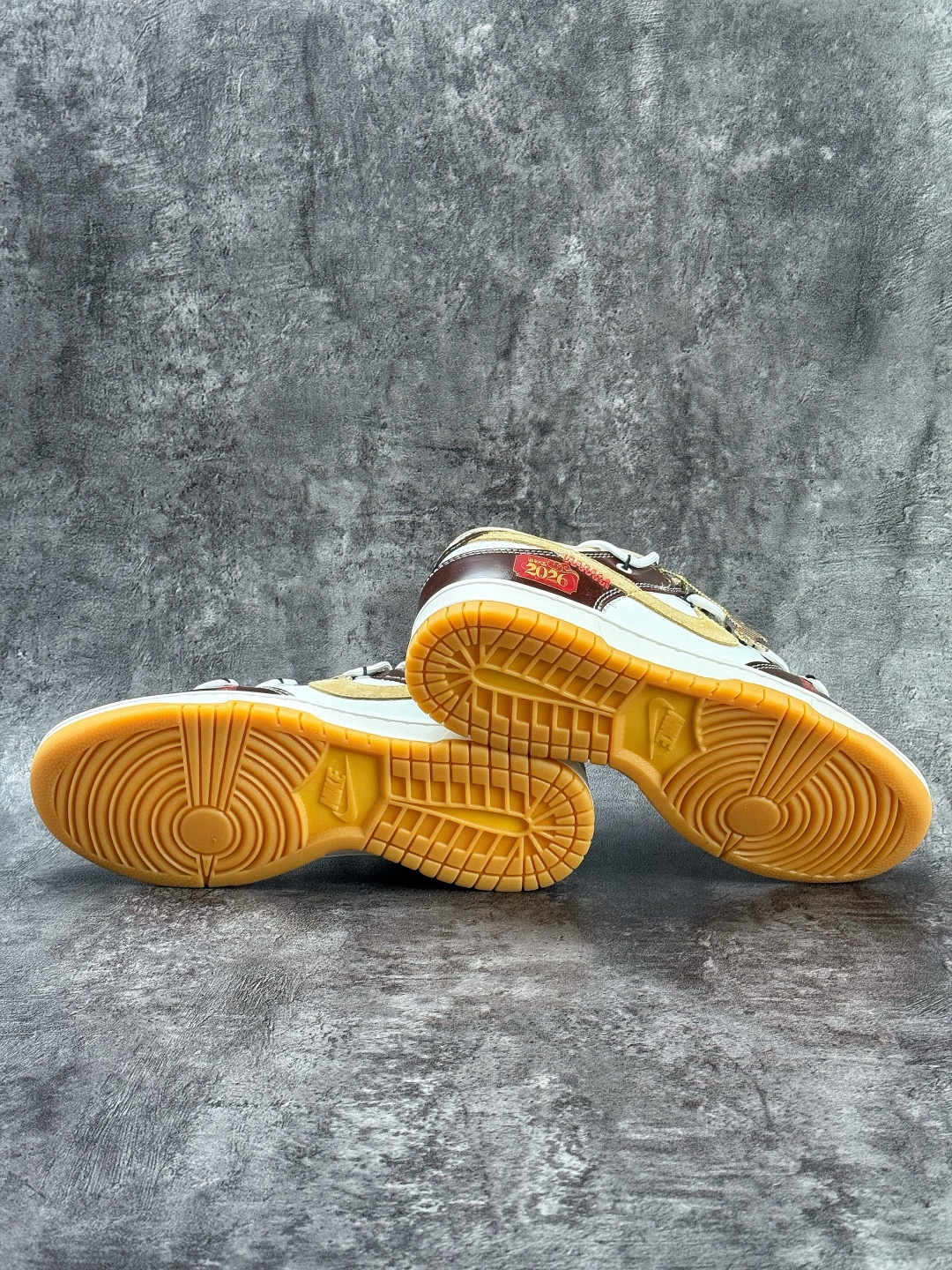 Nike SB Dunk Low 马年限定 棕白小勾 YS506-C90-High Quatity Cheap Brand wholesale wholesaler seller Clothes Bags handbags Sneakers Top Fashion Clothing Shoes from China Factory Chinese suppliers best Quality Beautiful Price Nike SB Dunk Low 马年限定 棕白小勾 YS506-C90