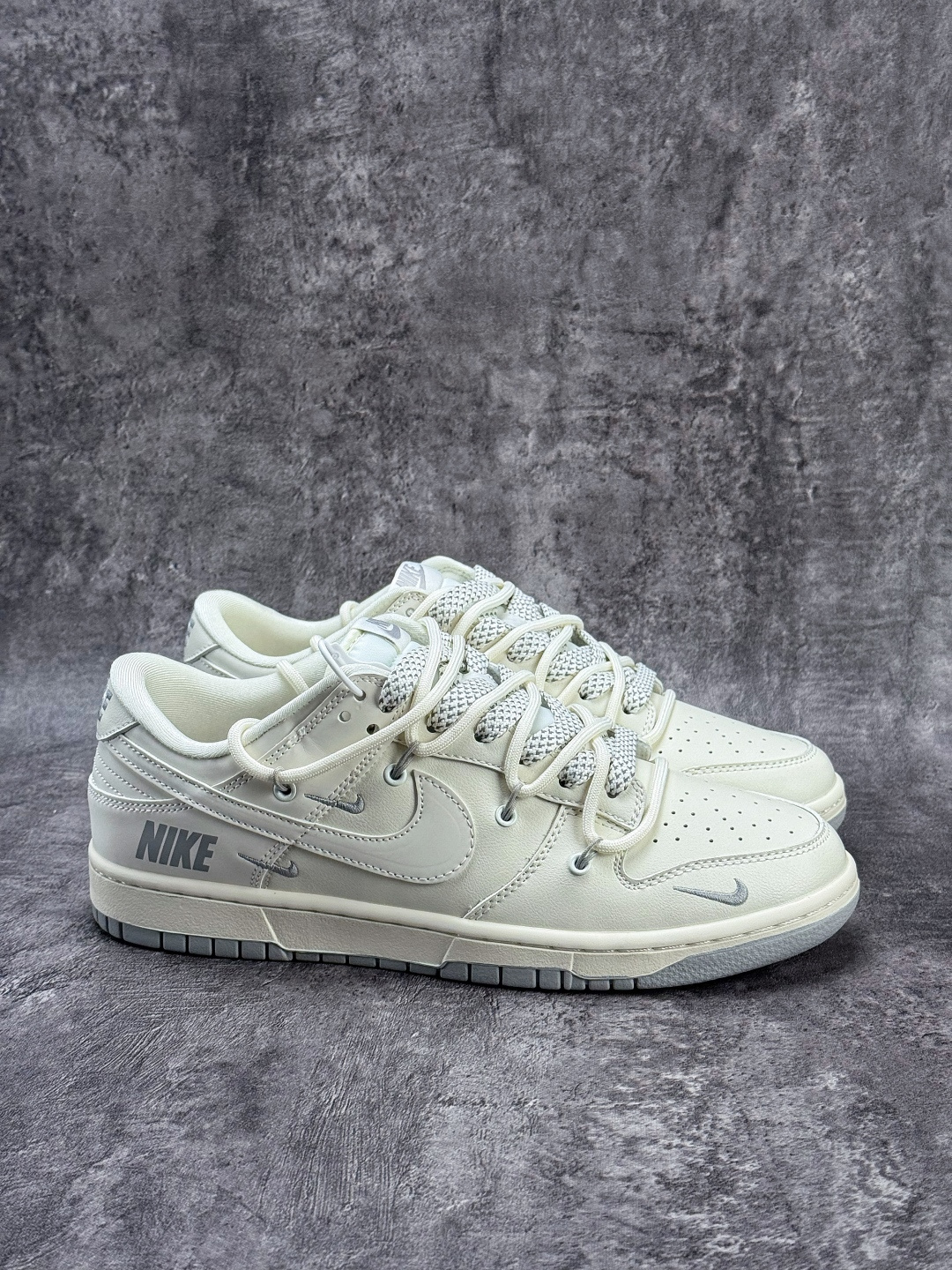 Nike SB Dunk Low 白灰三小勾 JP2026-103-High Quatity Cheap Brand wholesale wholesaler seller Clothes Bags handbags Sneakers Top Fashion Clothing Shoes from China Factory Chinese suppliers best Quality Beautiful Price Nike SB Dunk Low 白灰三小勾 JP2026-103