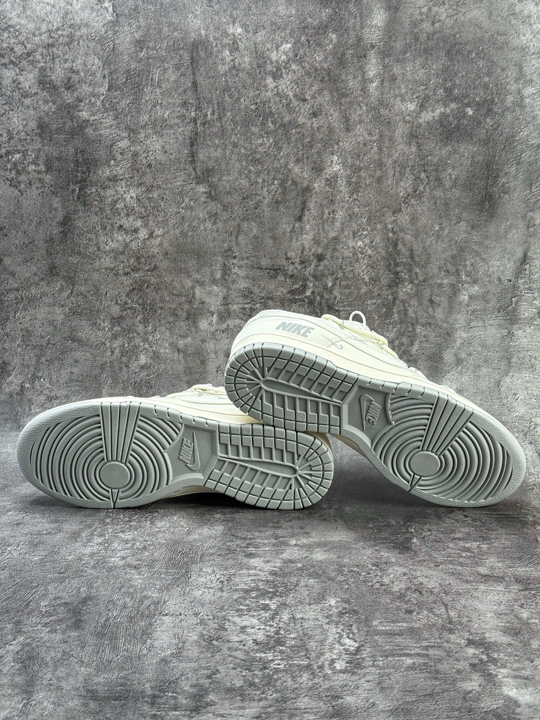 Nike SB Dunk Low 白灰三小勾 JP2026-103-High Quatity Cheap Brand wholesale wholesaler seller Clothes Bags handbags Sneakers Top Fashion Clothing Shoes from China Factory Chinese suppliers best Quality Beautiful Price Nike SB Dunk Low 白灰三小勾 JP2026-103