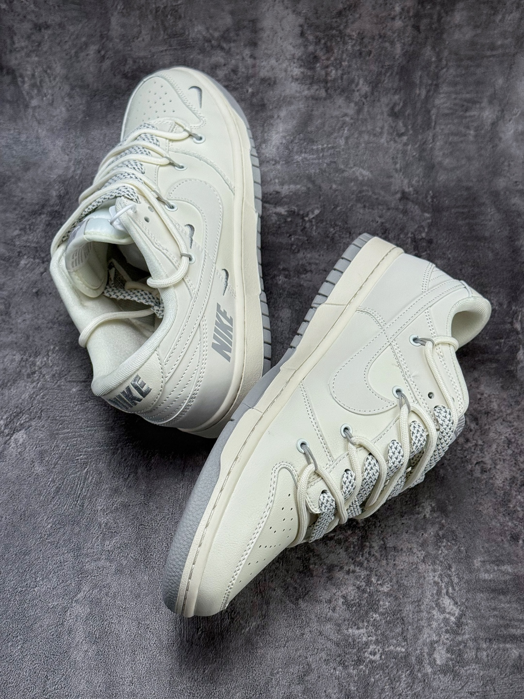Nike SB Dunk Low 白灰三小勾 JP2026-103-High Quatity Cheap Brand wholesale wholesaler seller Clothes Bags handbags Sneakers Top Fashion Clothing Shoes from China Factory Chinese suppliers best Quality Beautiful Price Nike SB Dunk Low 白灰三小勾 JP2026-103