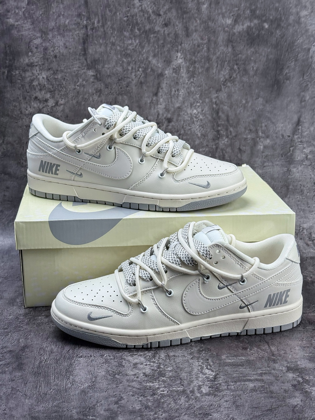 Nike SB Dunk Low 白灰三小勾 JP2026-103-High Quatity Cheap Brand wholesale wholesaler seller Clothes Bags handbags Sneakers Top Fashion Clothing Shoes from China Factory Chinese suppliers best Quality Beautiful Price Nike SB Dunk Low 白灰三小勾 JP2026-103