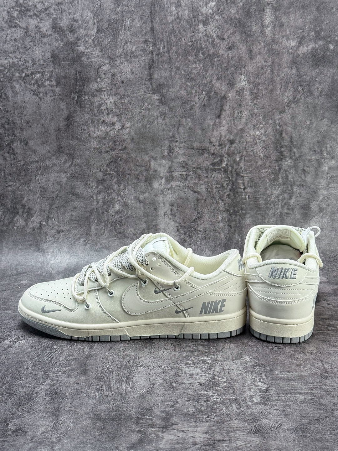 Nike SB Dunk Low 白灰三小勾 JP2026-103-High Quatity Cheap Brand wholesale wholesaler seller Clothes Bags handbags Sneakers Top Fashion Clothing Shoes from China Factory Chinese suppliers best Quality Beautiful Price Nike SB Dunk Low 白灰三小勾 JP2026-103