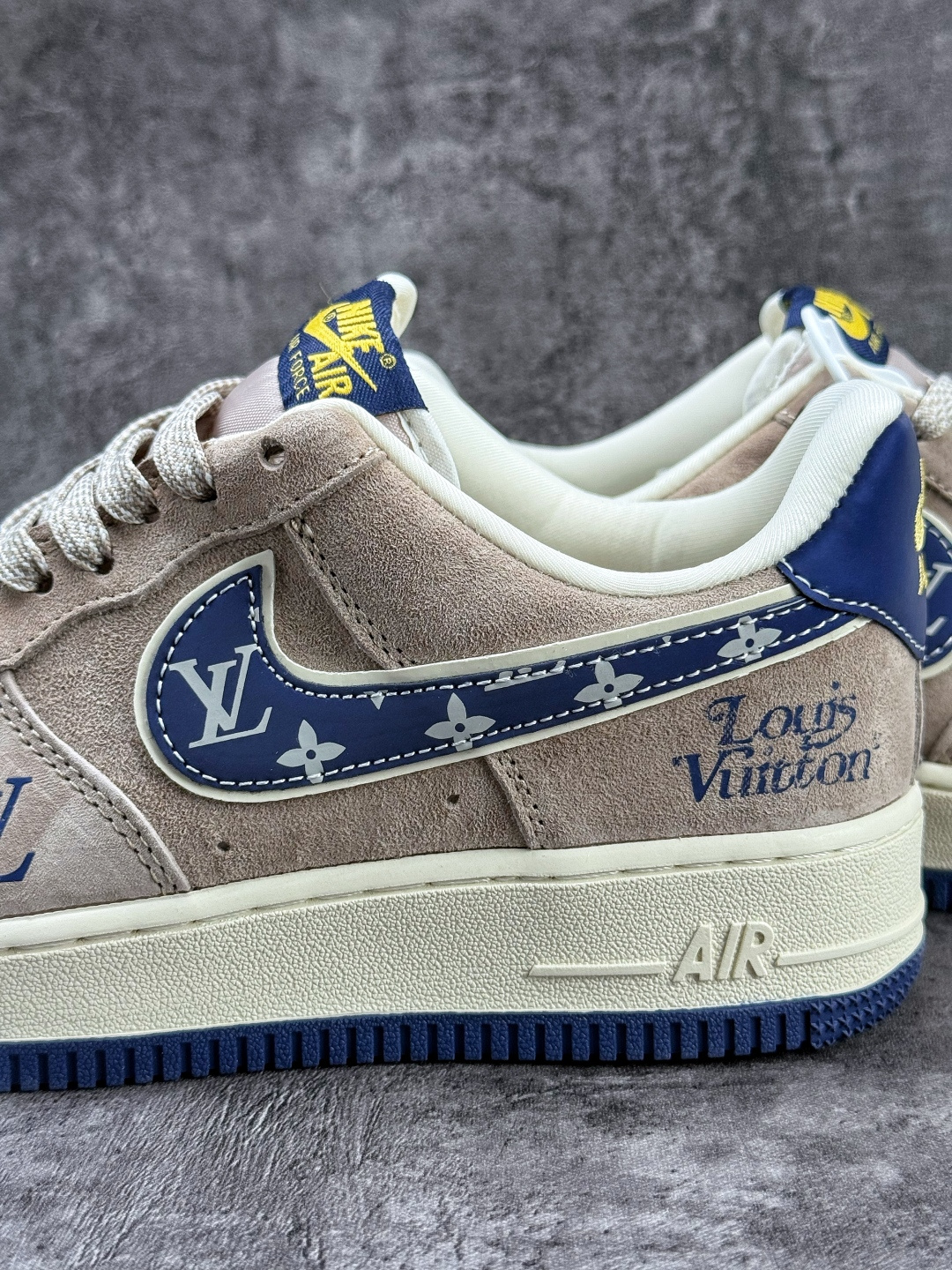 Nike Air Force 1 Low 07 x Louis Vuitton 棕蓝满天星 KL1688-004