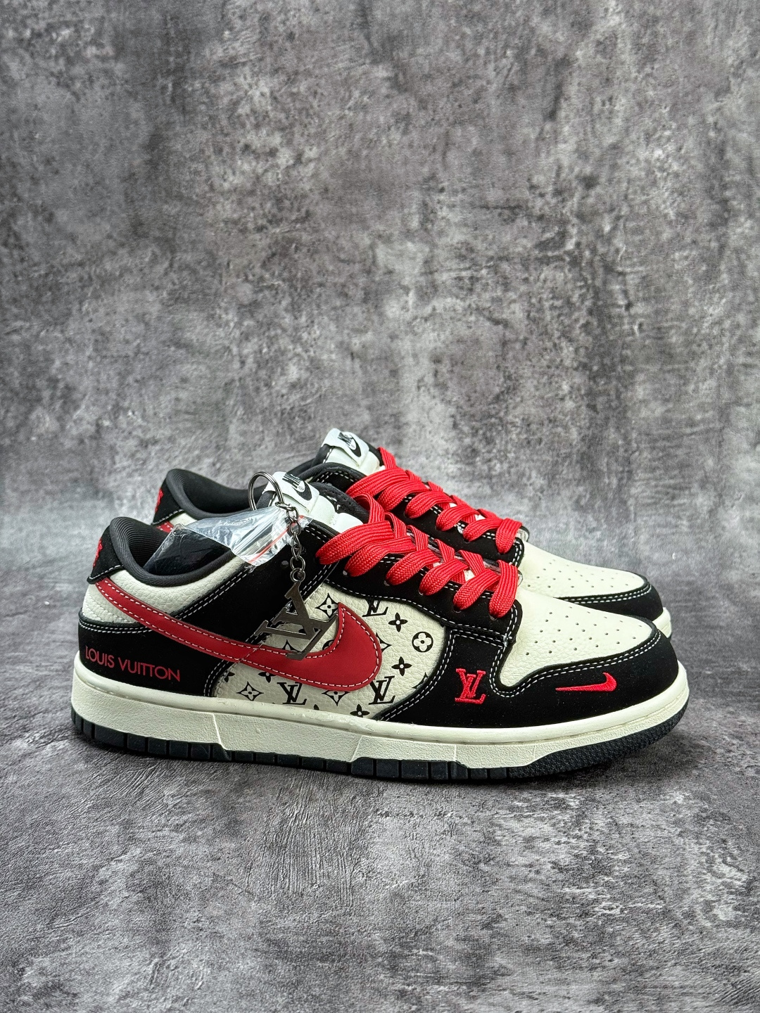 Nike SB Dunk Low x Louis Vuitton 黑白红小勾 SJ8888-006