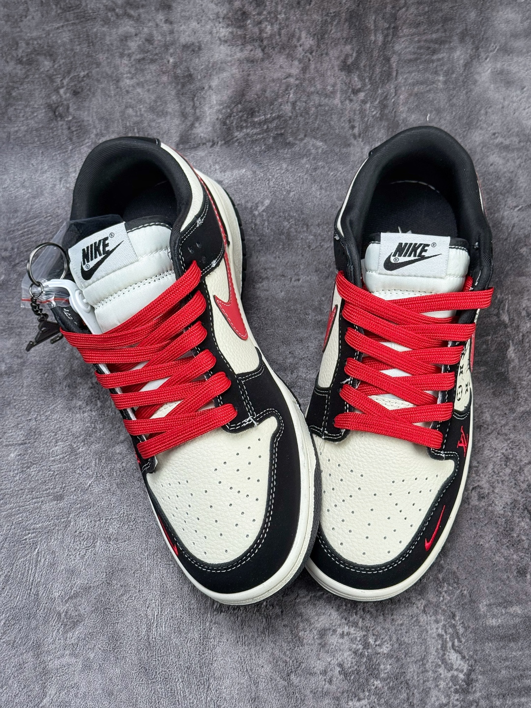 Nike SB Dunk Low x Louis Vuitton 黑白红小勾 SJ8888-006