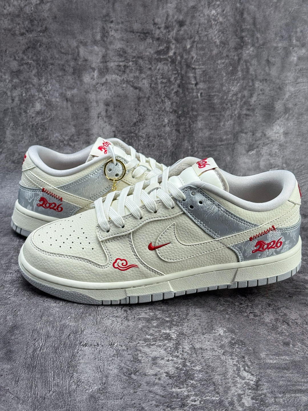 NIKE SB Dunk Low RETRO 马年限定 白银小勾 DS6608-022
